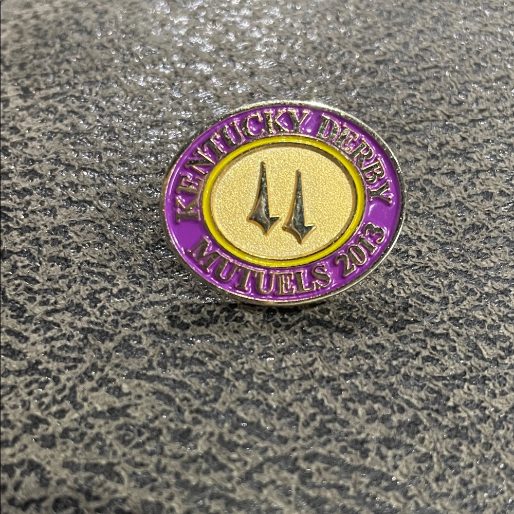 Kentucky Derby Churchill Downs Para Mutuels 2013 Lapel Pin - Purple Collectable